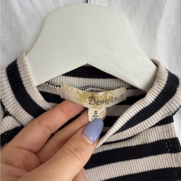 Demeanor Black and White Striped Halter Top Size Small - Picture 7 of 13
